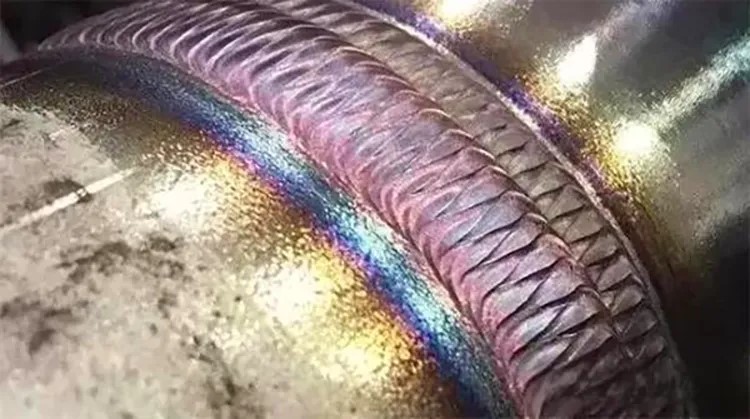 不銹鋼設(shè)備焊縫腐蝕如何解決？鼎業(yè)耐高溫韌性防腐涂層應(yīng)用